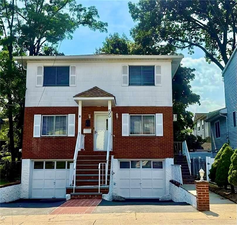 Attached, Exterior, Facade, Brick Facade, Raised Ranch