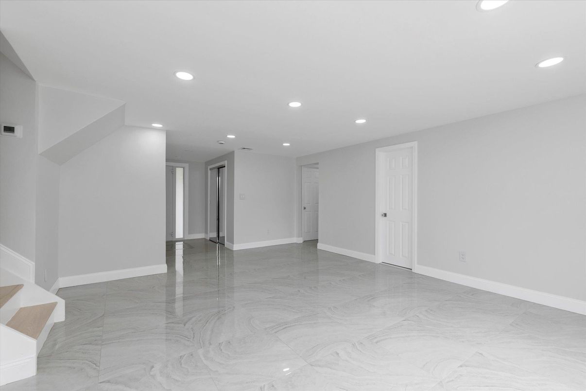 Empty room, Interior, Marble, Recessed Lighting