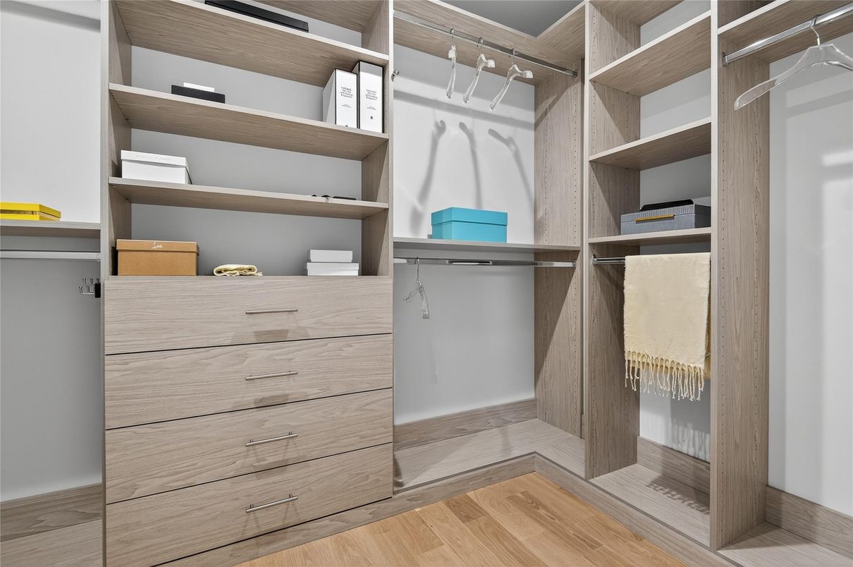 Interior, Walk-in Closets, Wood Texture Flooring