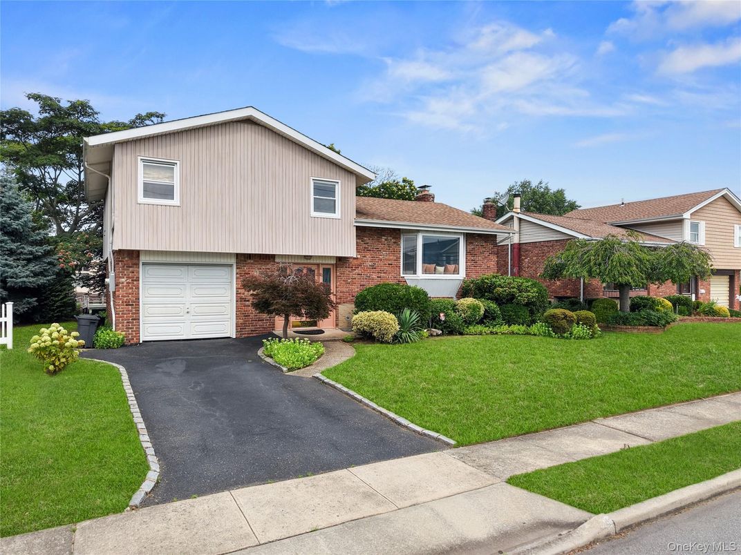 Attached, Exterior, Facade, Brick Facade, Split Level