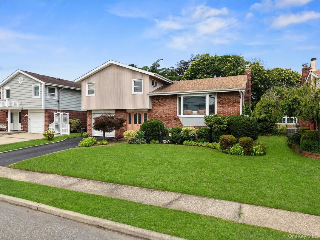 Attached, Exterior, Facade, Brick Facade, Split Level