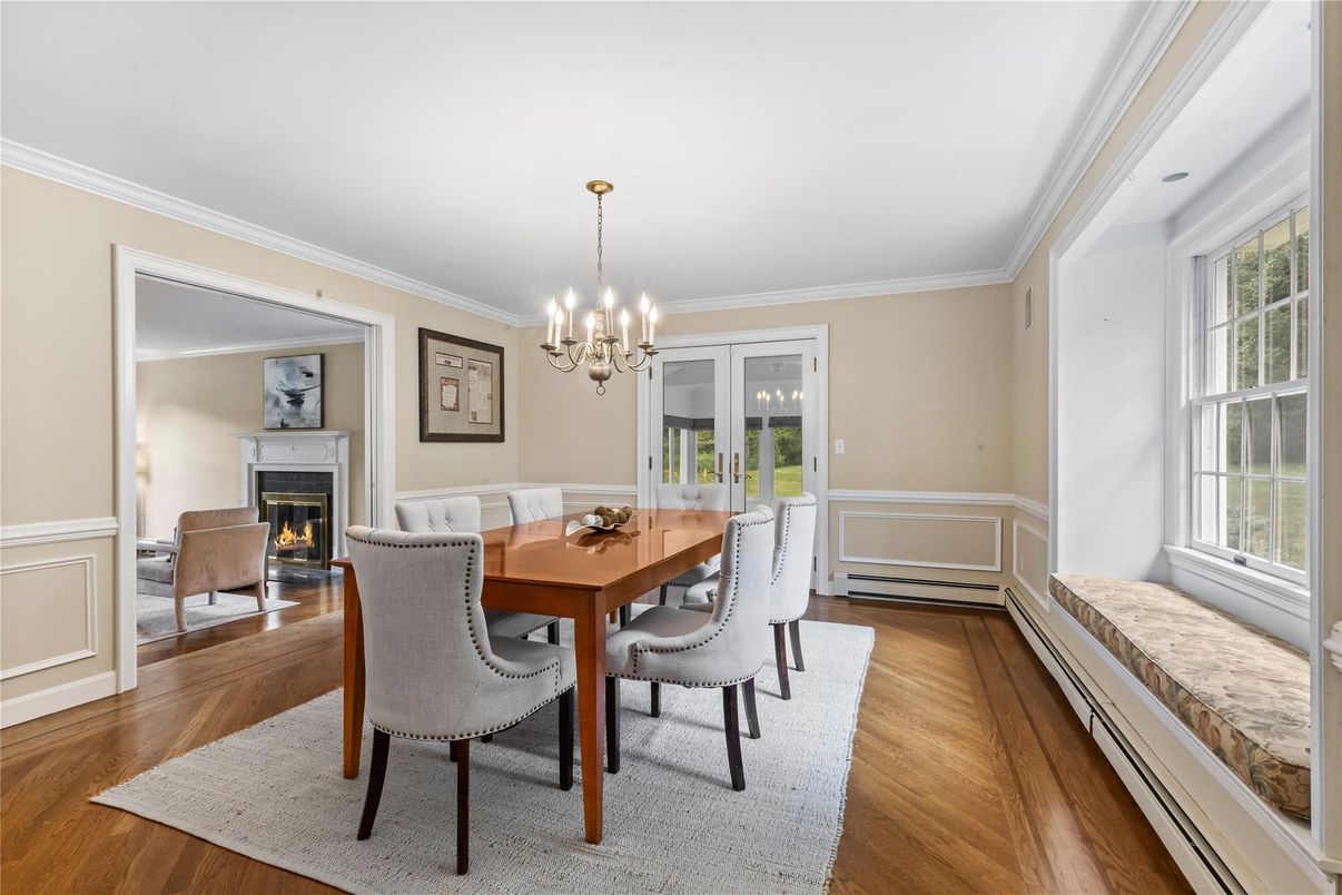 Chandelier, Dining room, Fireplace, Interior, Pendant Lights, Wood Texture Flooring