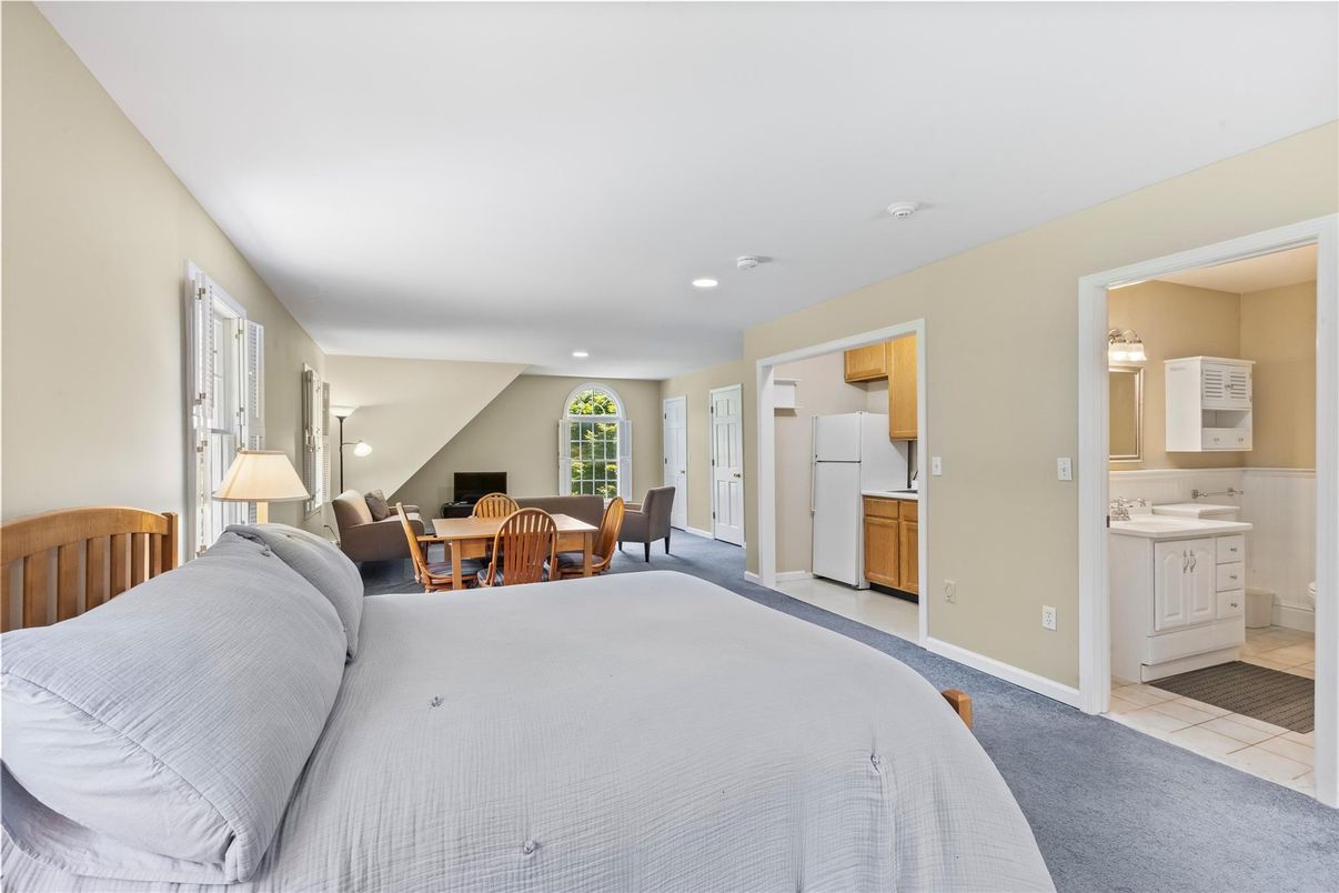 Bedroom, Dining room, Interior, Recessed Lighting