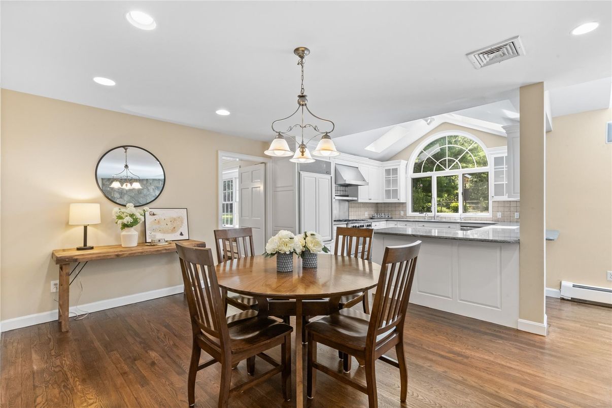 Dining room, Interior, Kitchen, Pendant Lights, Recessed Lighting, Wood Texture Flooring