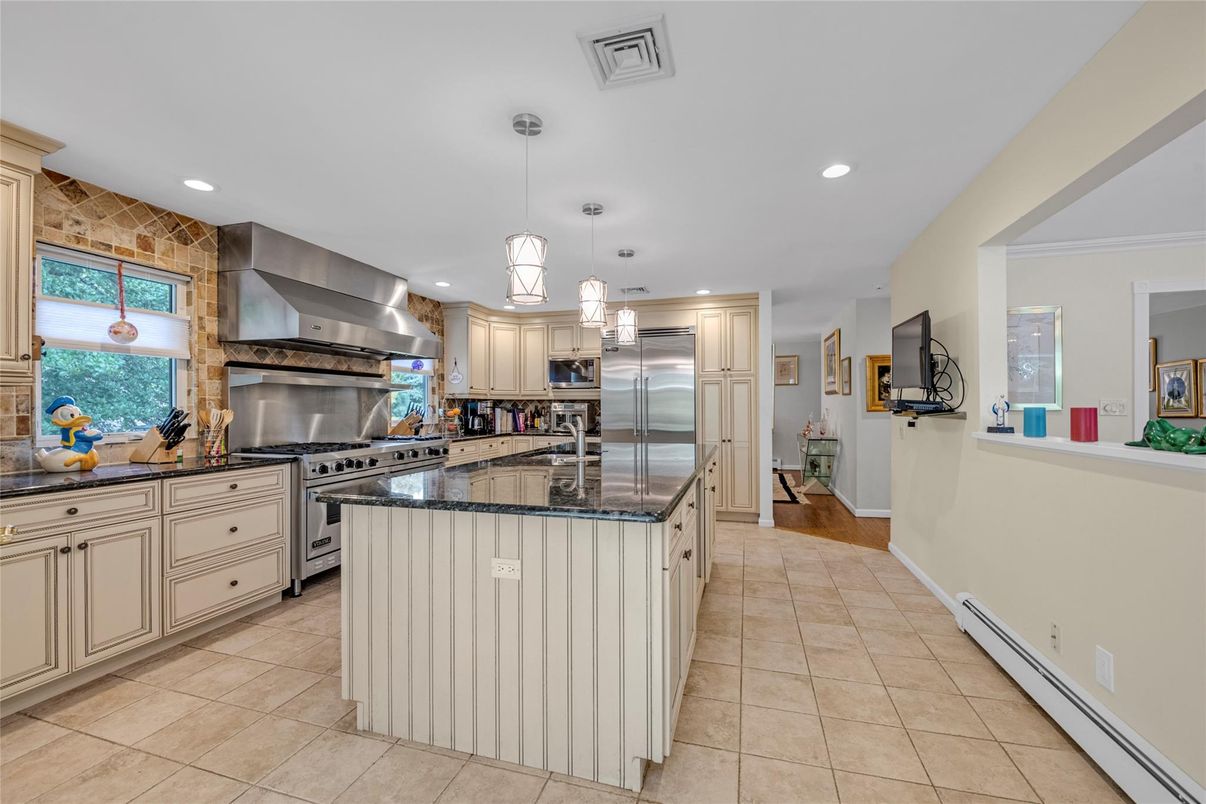 Interior, Kitchen, Pendant Lights, Recessed Lighting, Stainless Steel Appliances