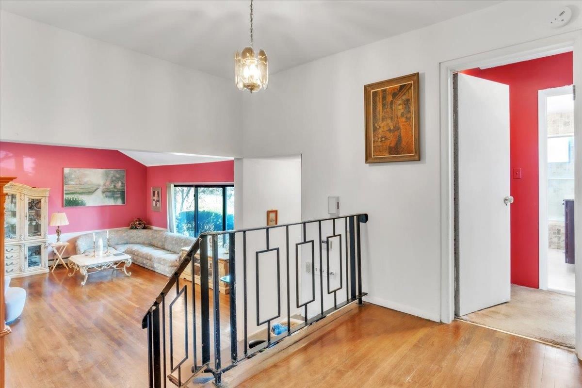 Interior, Pendant Lights, Wood Texture Flooring