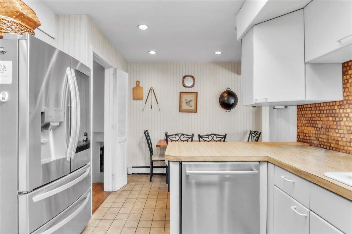 Dining room, Interior, Kitchen, Recessed Lighting, Stainless Steel Appliances
