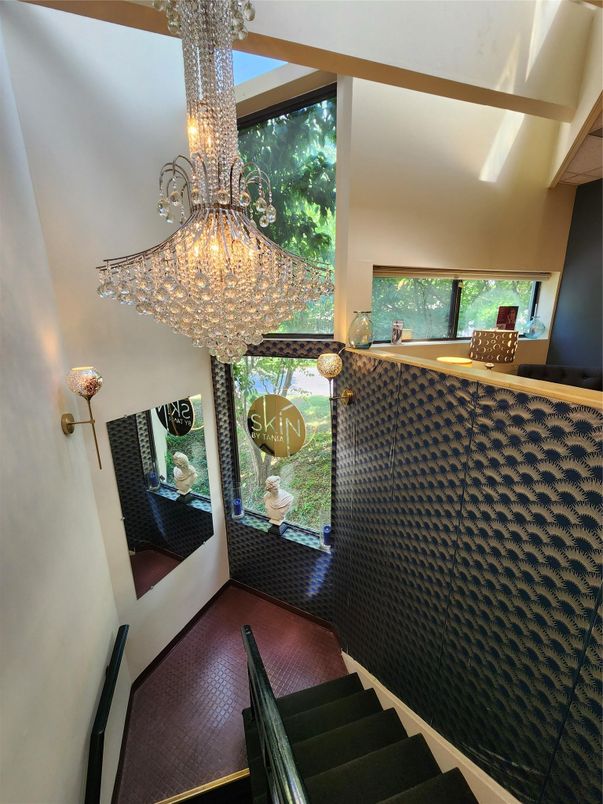 Chandelier, Interior