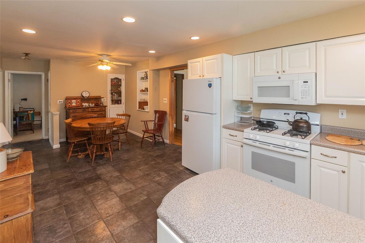 Dining room, Interior, Kitchen, Recessed Lighting