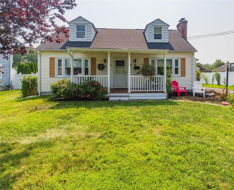 Exterior, Facade, Cape Cod