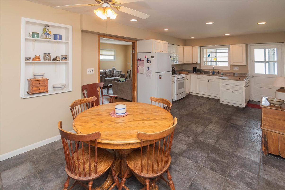 Dining room, Interior, Kitchen, Recessed Lighting