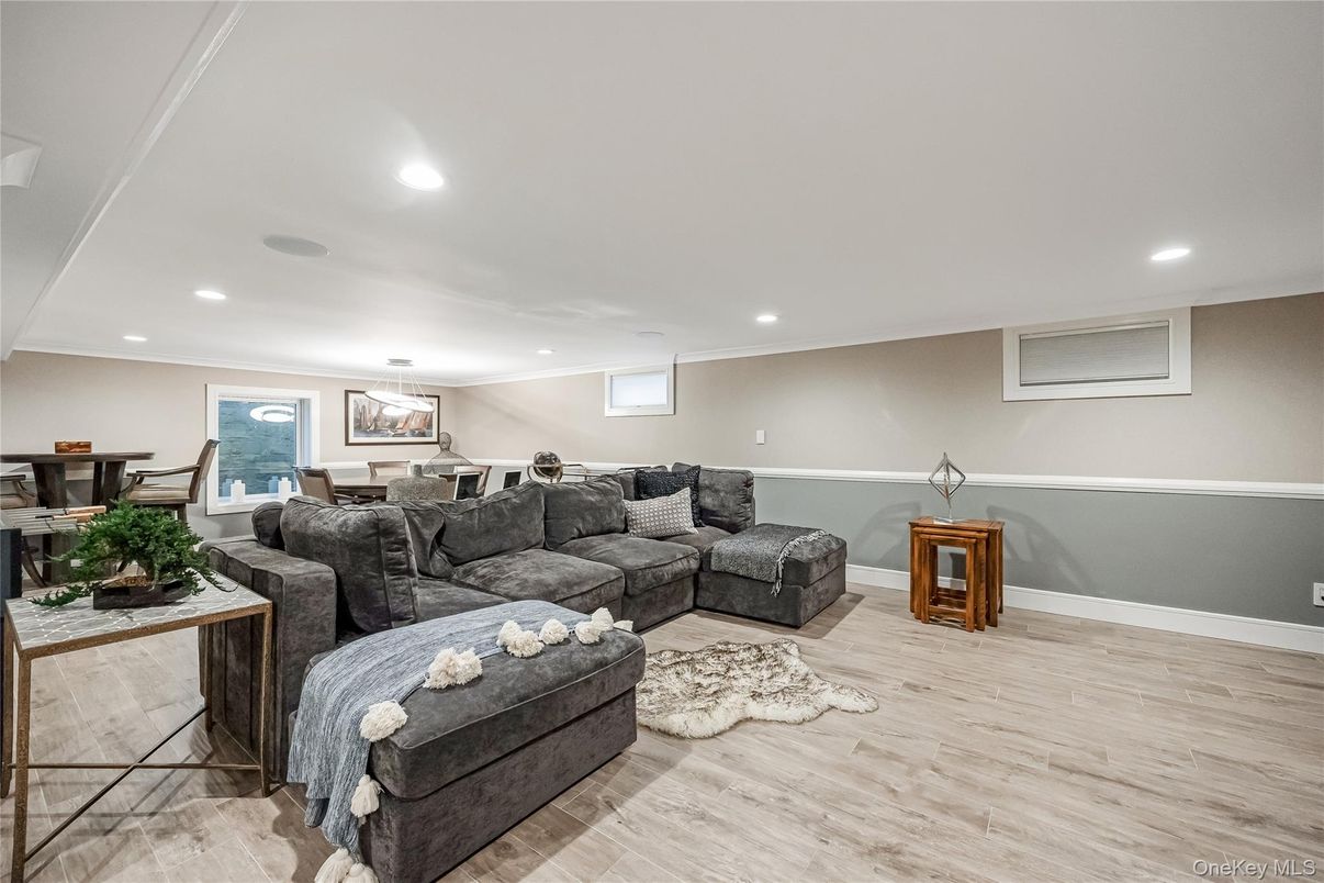 Dining room, Interior, Living room, Pendant Lights, Recessed Lighting, Wood Texture Flooring