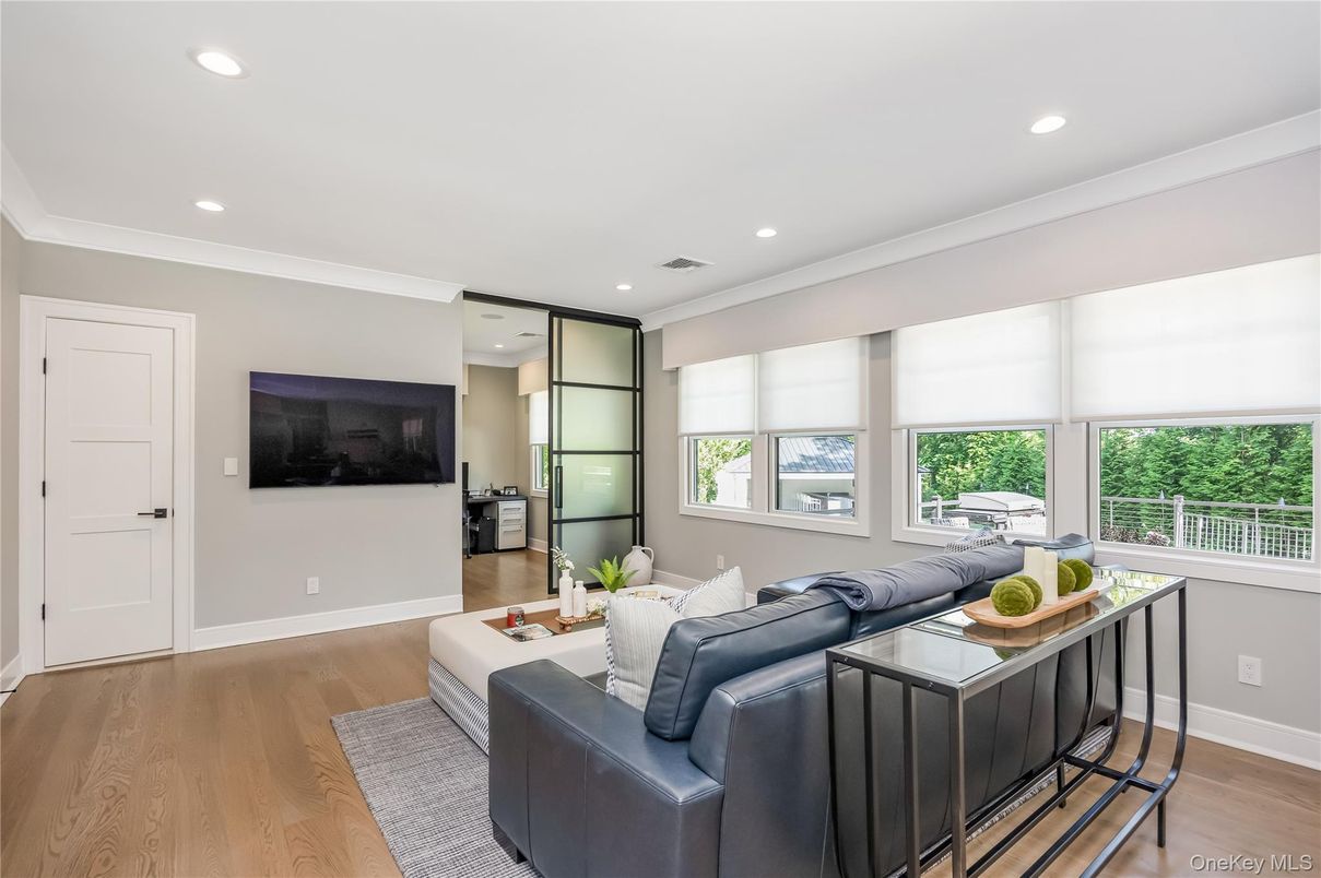 Interior, Living room, Recessed Lighting, Wood Texture Flooring