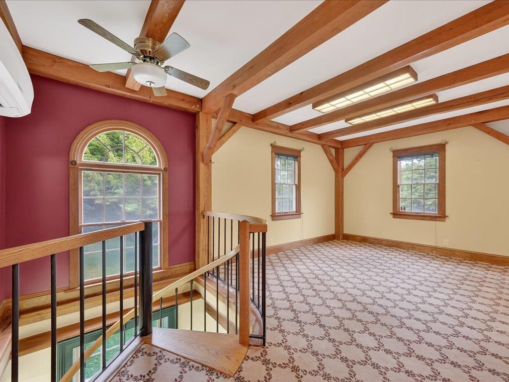 Empty room, Interior, Wooden Beams