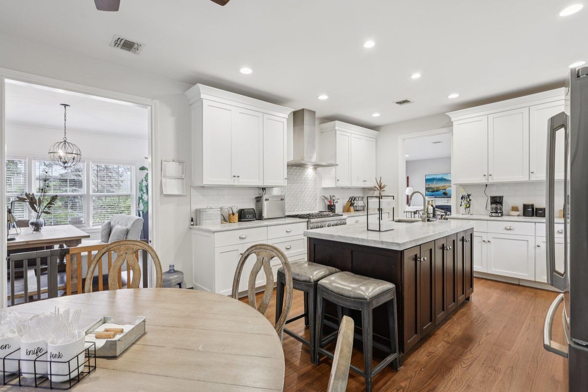 Dining room, Interior, Kitchen, Pendant Lights, Recessed Lighting, Wood Texture Flooring