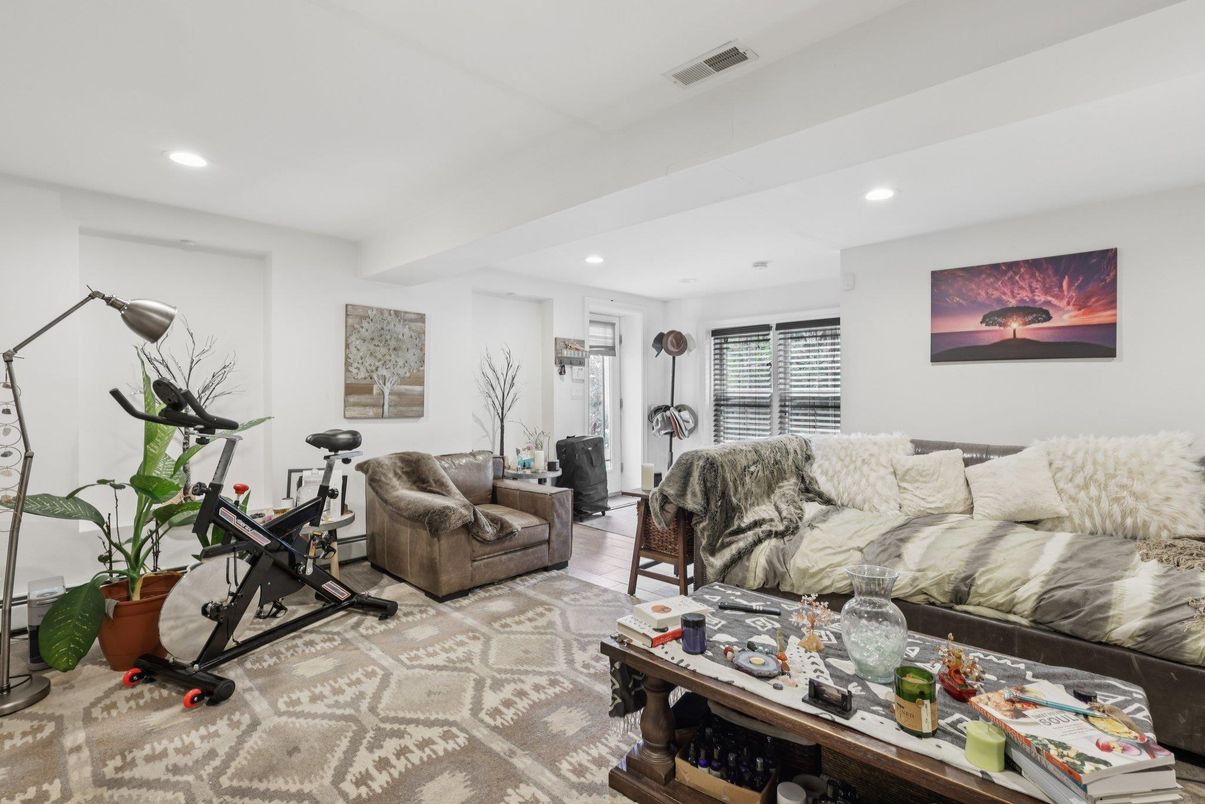 Fitness Equipment, Interior, Living room, Recessed Lighting