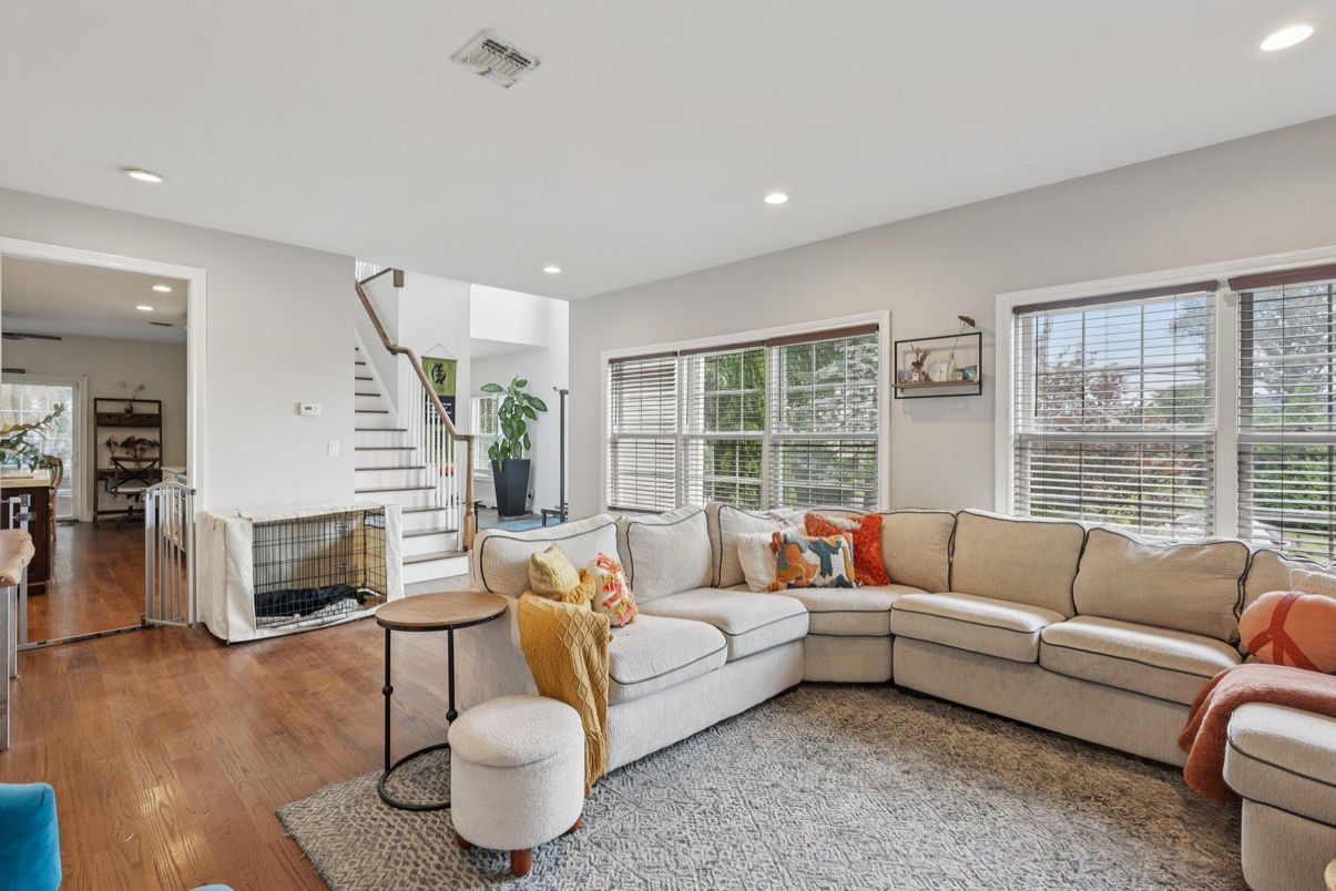 Interior, Living room, Recessed Lighting, Wood Texture Flooring