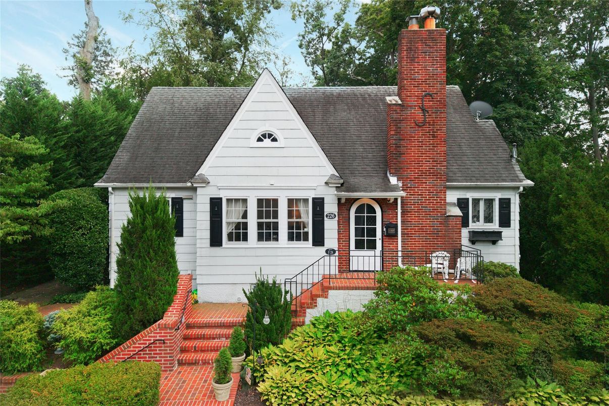 Exterior, Facade, Brick Facade, Cape Cod