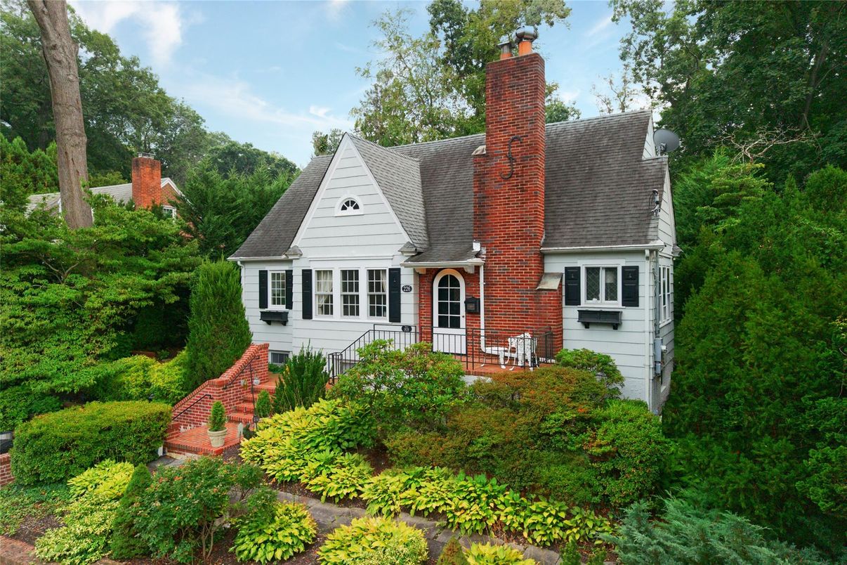 Exterior, Facade, Brick Facade, Queen Anne Victorian