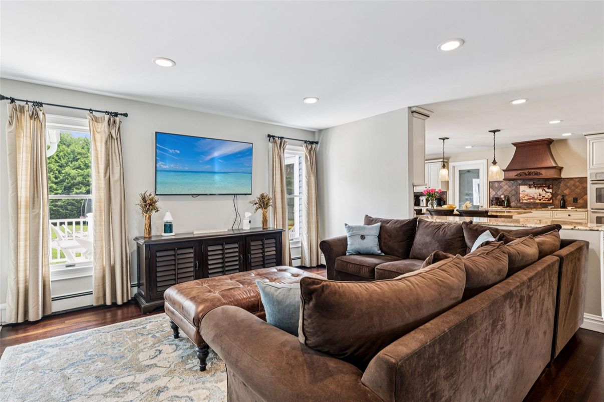 Interior, Kitchen, Living room, Pendant Lights, Recessed Lighting, Wood Texture Flooring