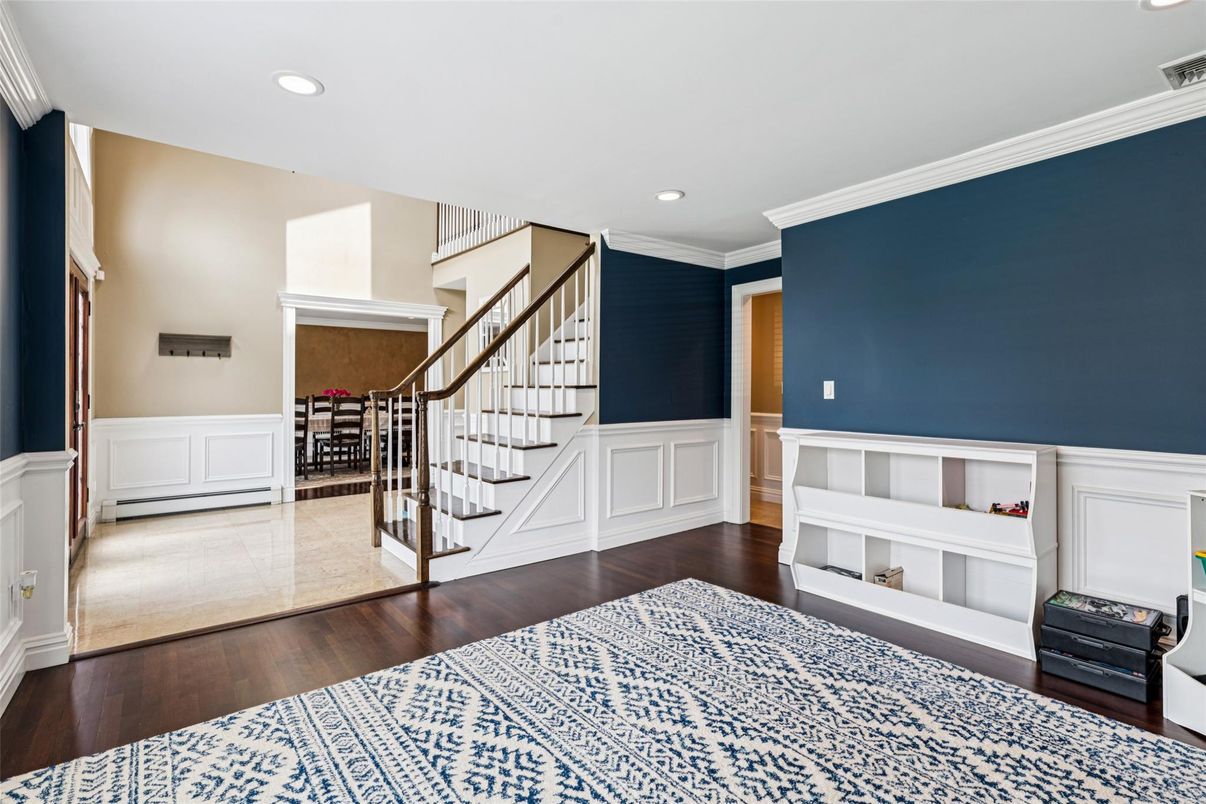 Interior, Recessed Lighting, Wood Texture Flooring