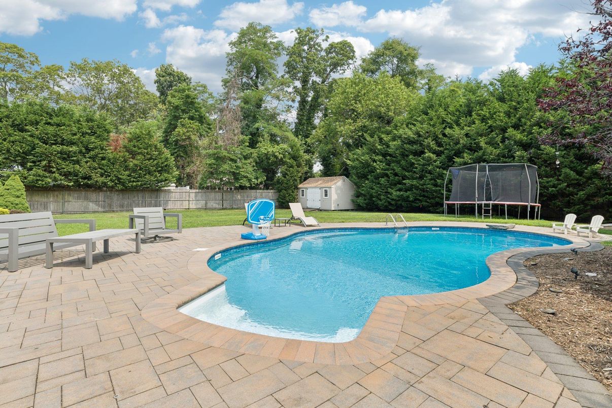 Exterior, Playground, Pool