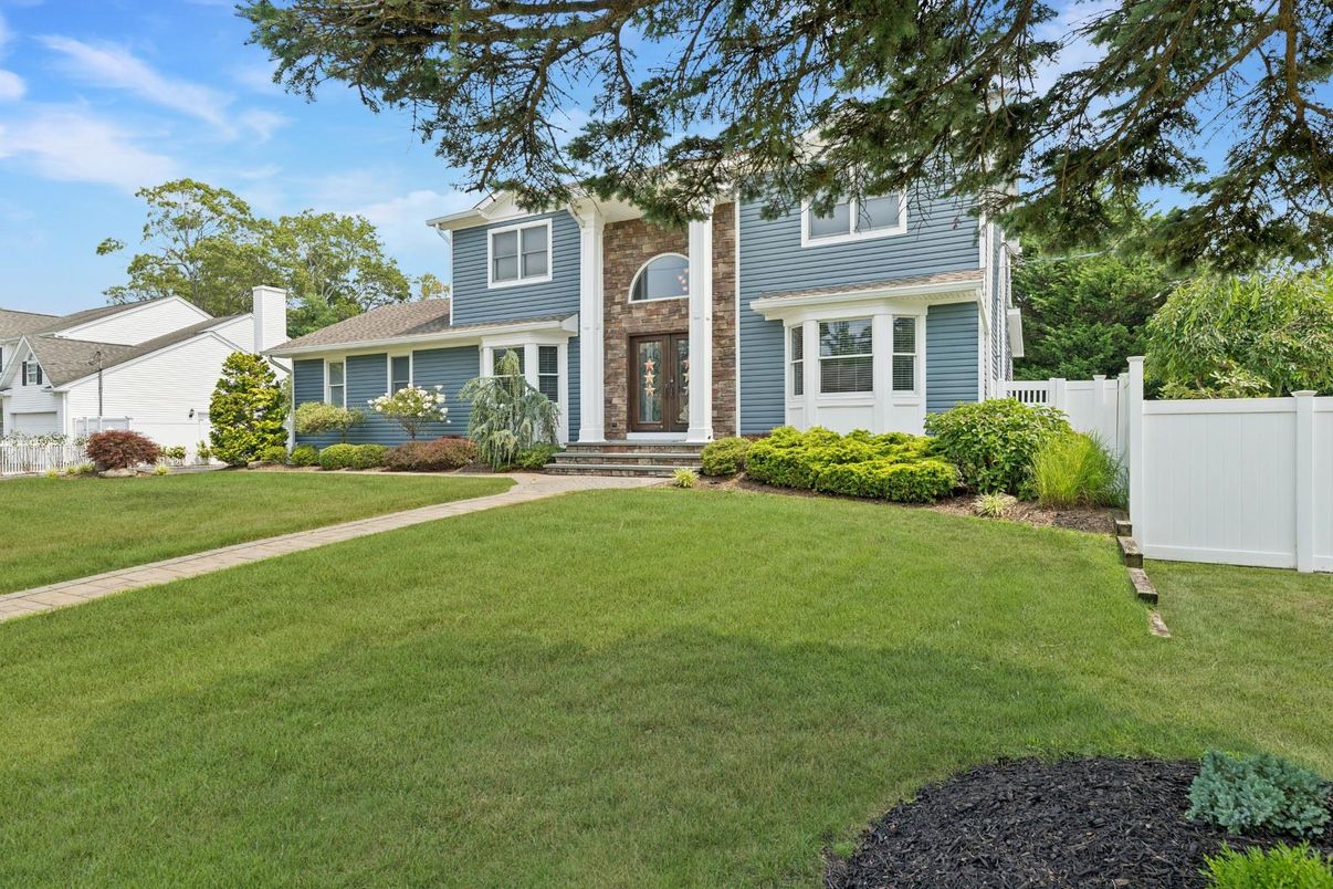 Backyard, Exterior, Facade, Split Level