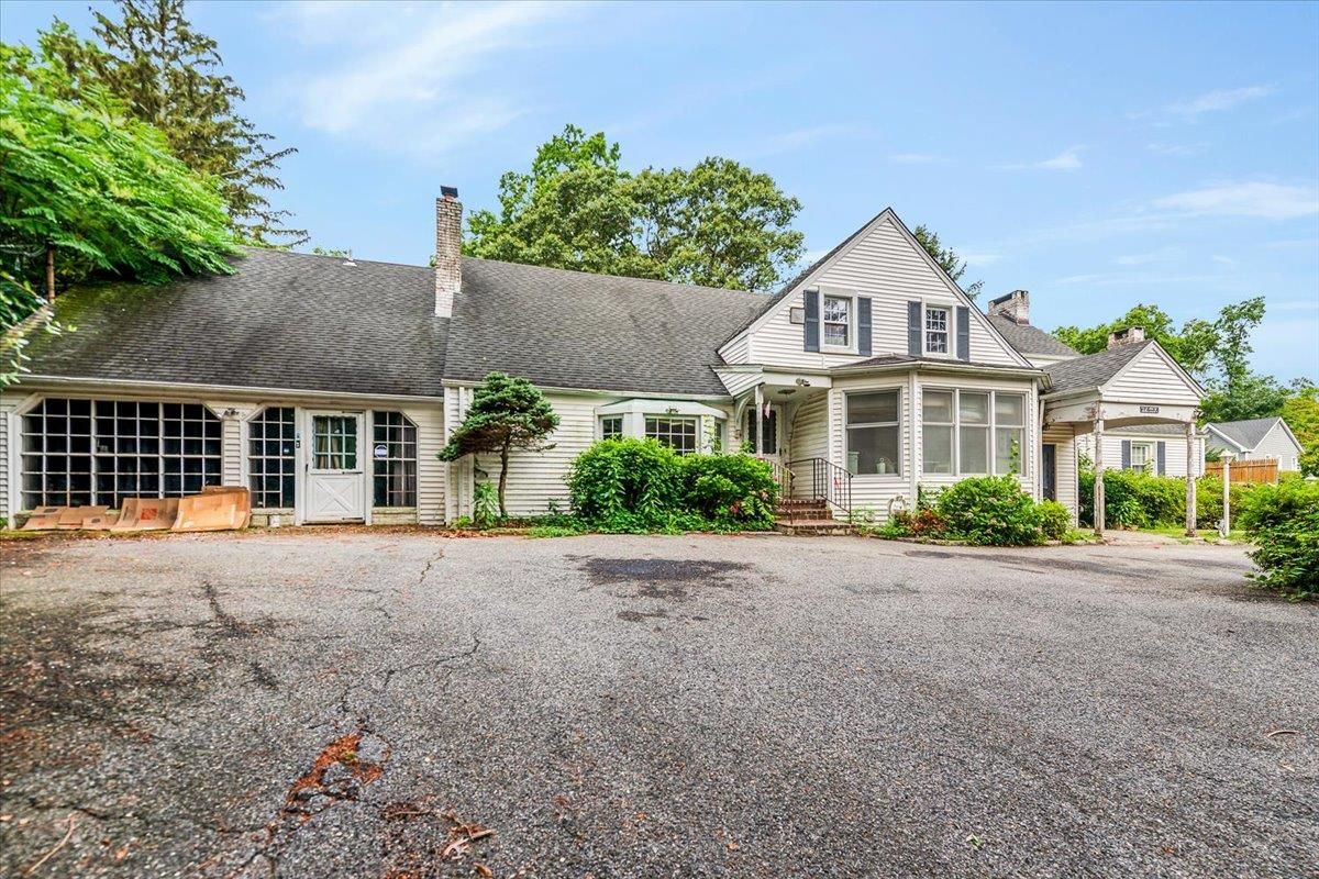 Exterior, Facade, Cape Cod