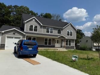 Attached, Exterior, Facade, American Craftsman