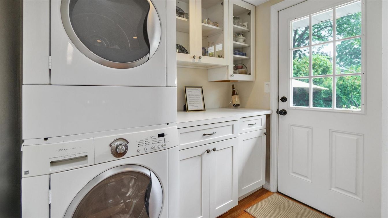 Interior, Utility Closets, Washer, Wood Texture Flooring