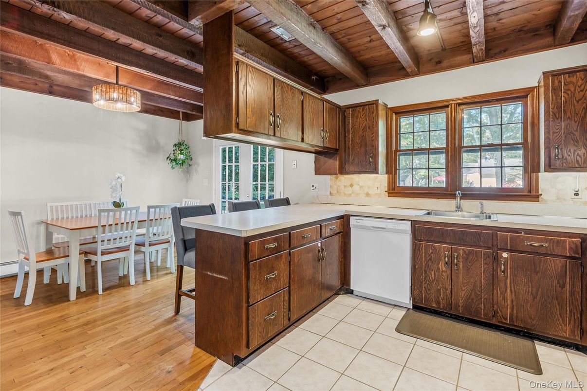 Dining room, Interior, Kitchen, Pendant Lights, Wooden Beams, Wooden Ceilings, Wood Texture Flooring