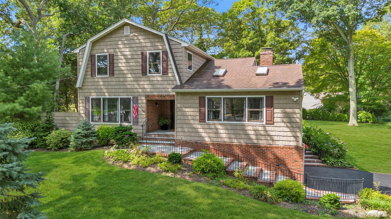 Exterior, Facade, Brick Facade, Cape Cod