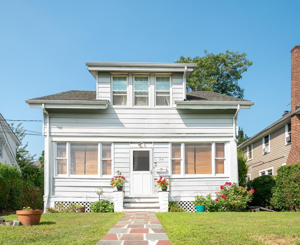 Exterior, Facade, American Foursquare