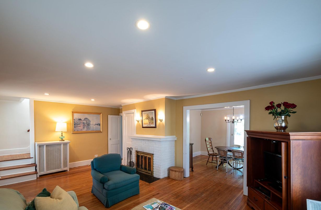 Chandelier, Dining room, Fireplace, Interior, Recessed Lighting, Wood Texture Flooring