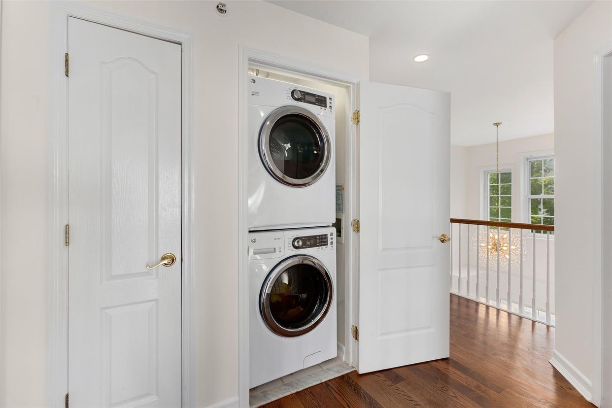 Interior, Recessed Lighting, Utility Closets, Washer, Wood Texture Flooring