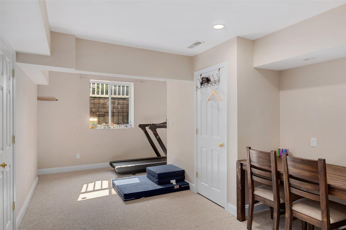 Dining room, Fitness Equipment, Interior, Recessed Lighting