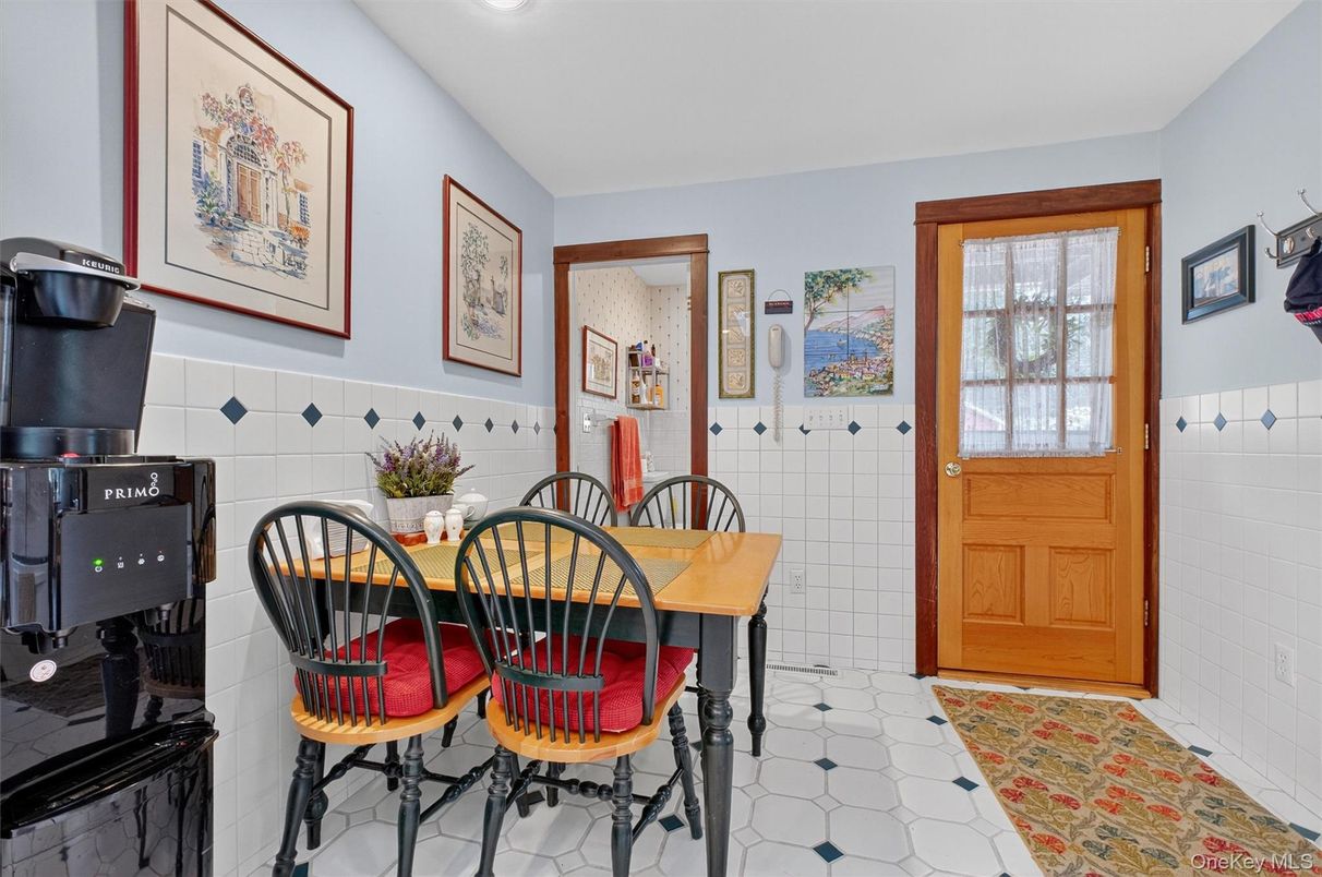 Dining room, Interior, Recessed Lighting