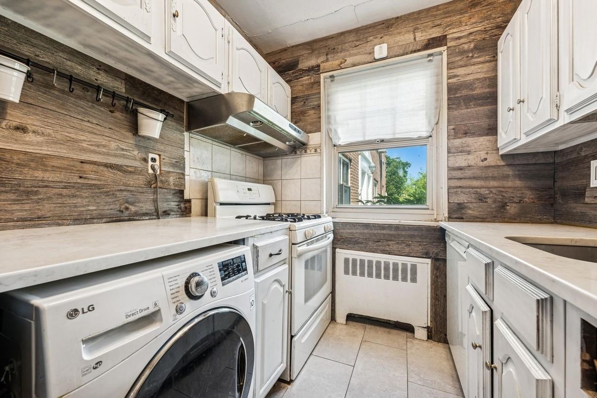 Interior, Washer, Wooden Walls