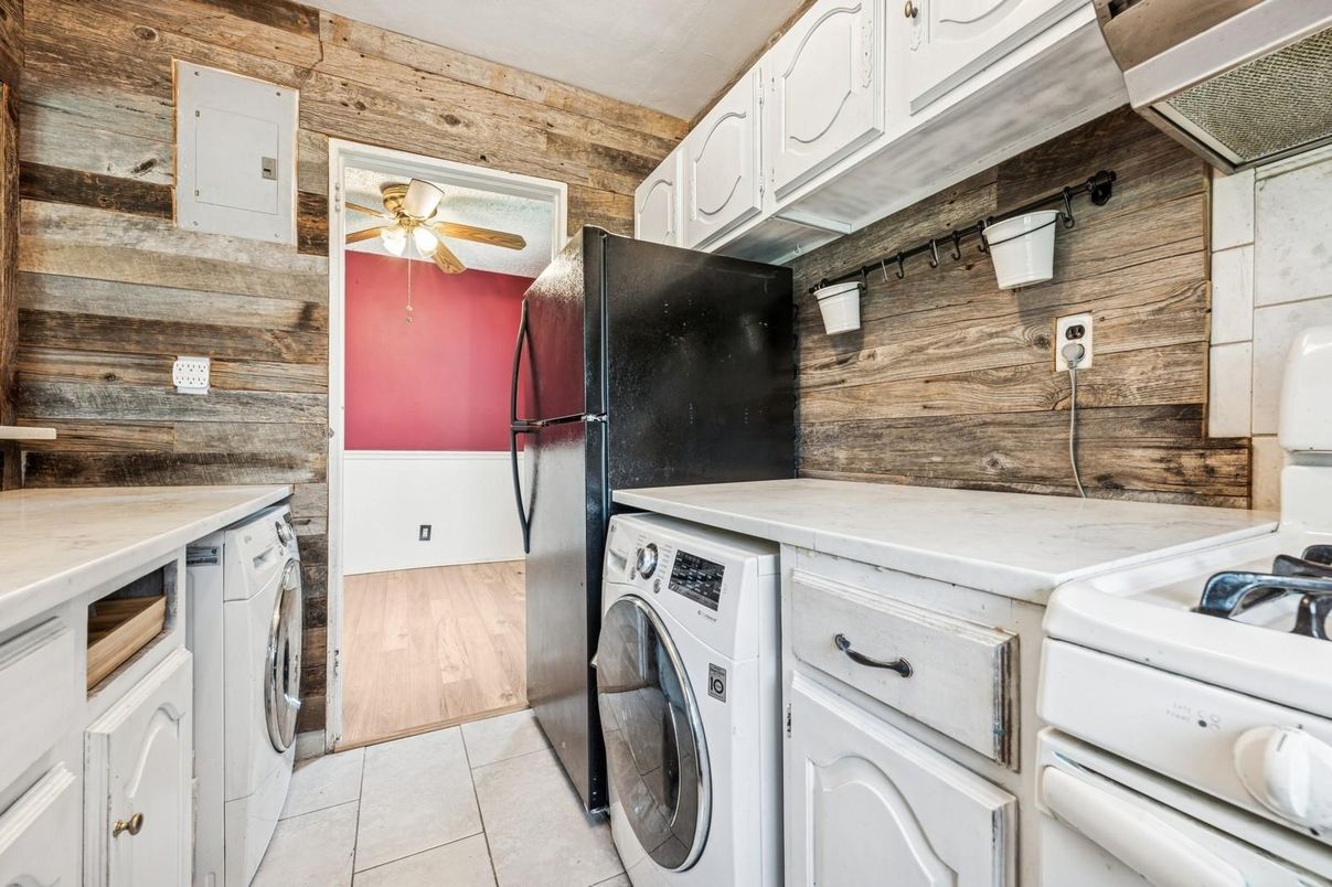 Interior, Washer, Wood Texture Flooring, Wooden Walls