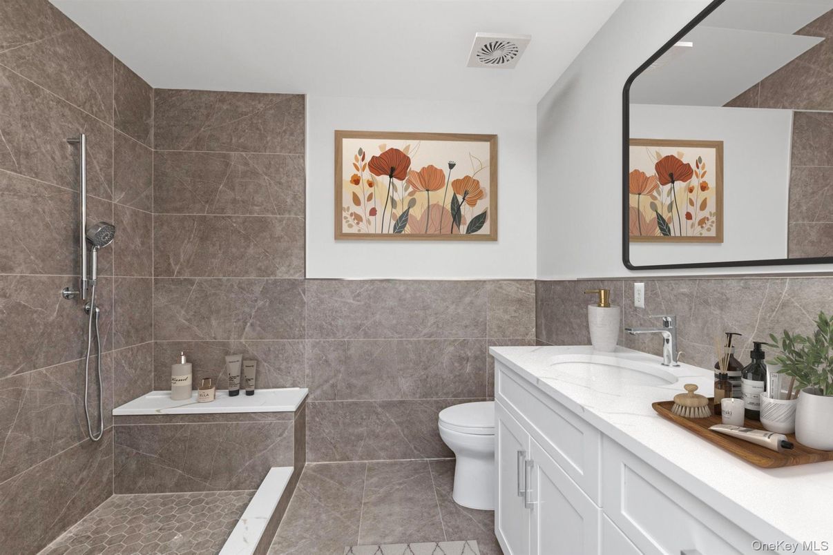 Bathroom, Interior, Recessed Lighting