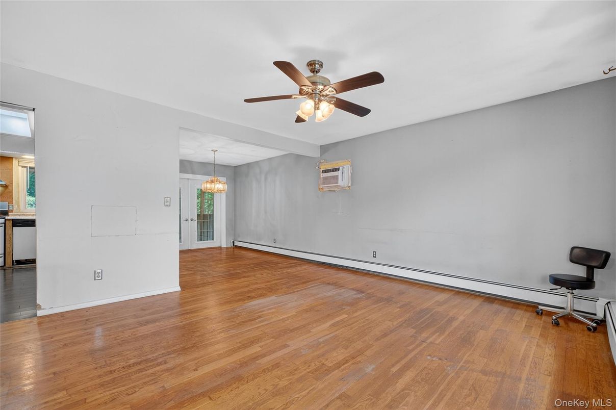 Chandelier, Empty room, Interior, Wood Texture Flooring