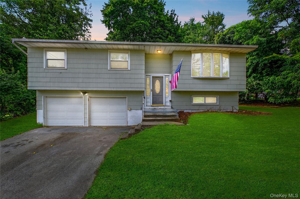 Attached, Exterior, Facade, Raised Ranch