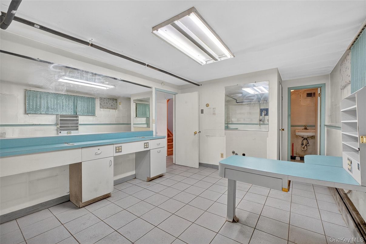 Game Room, Interior