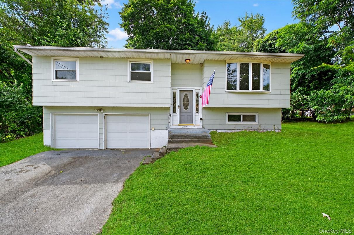 Attached, Exterior, Facade, Raised Ranch
