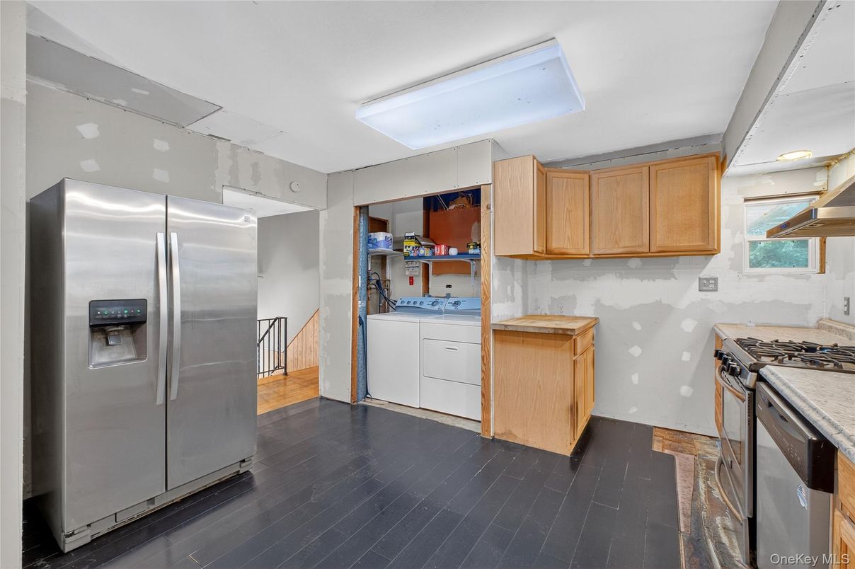 Interior, Kitchen, Washer, Wood Texture Flooring