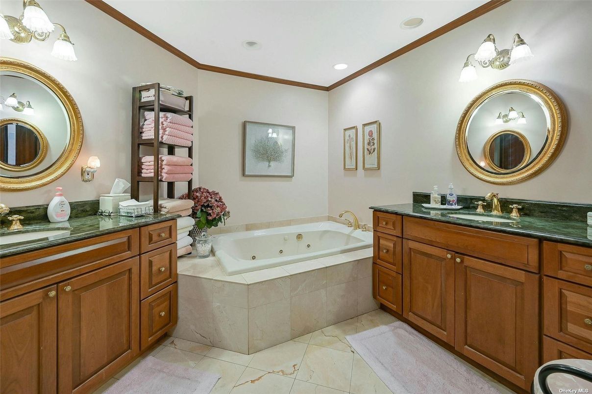Bathroom, Interior, Recessed Lighting