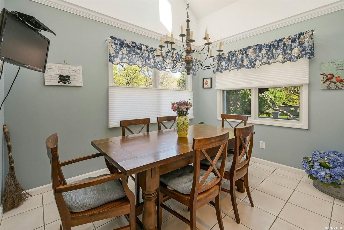 Chandelier, Dining room, Interior