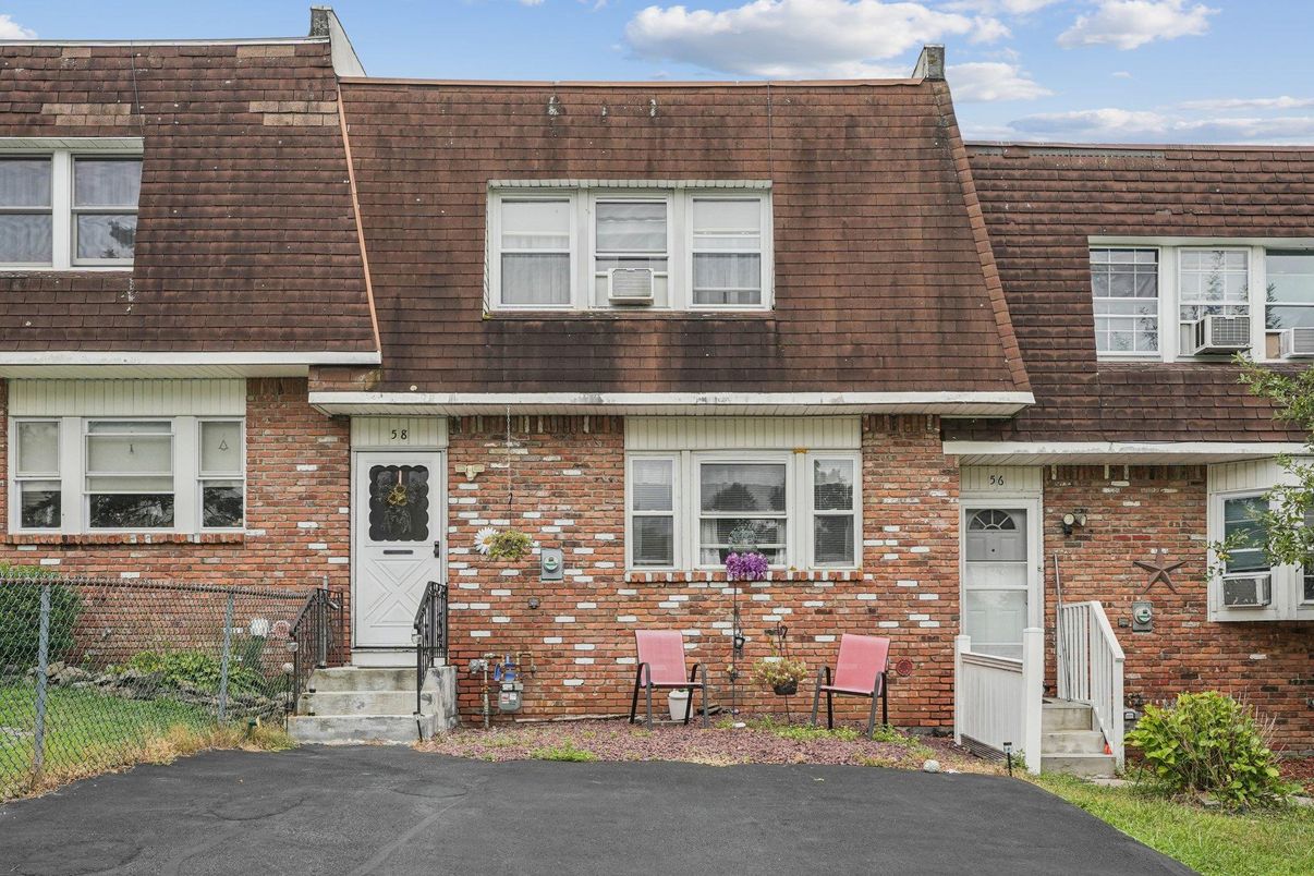 Exterior, Facade, Brick Facade, Rowhouse
