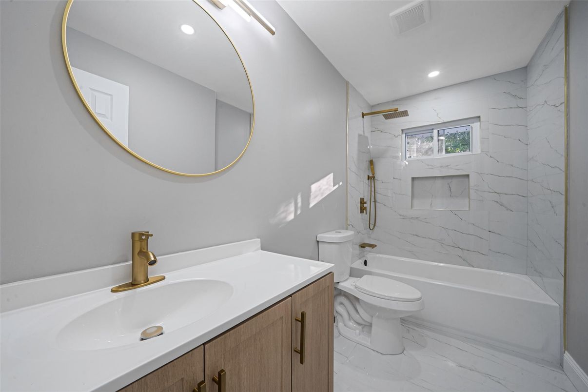 Bathroom, Interior, Marble, Marble Walls, Recessed Lighting