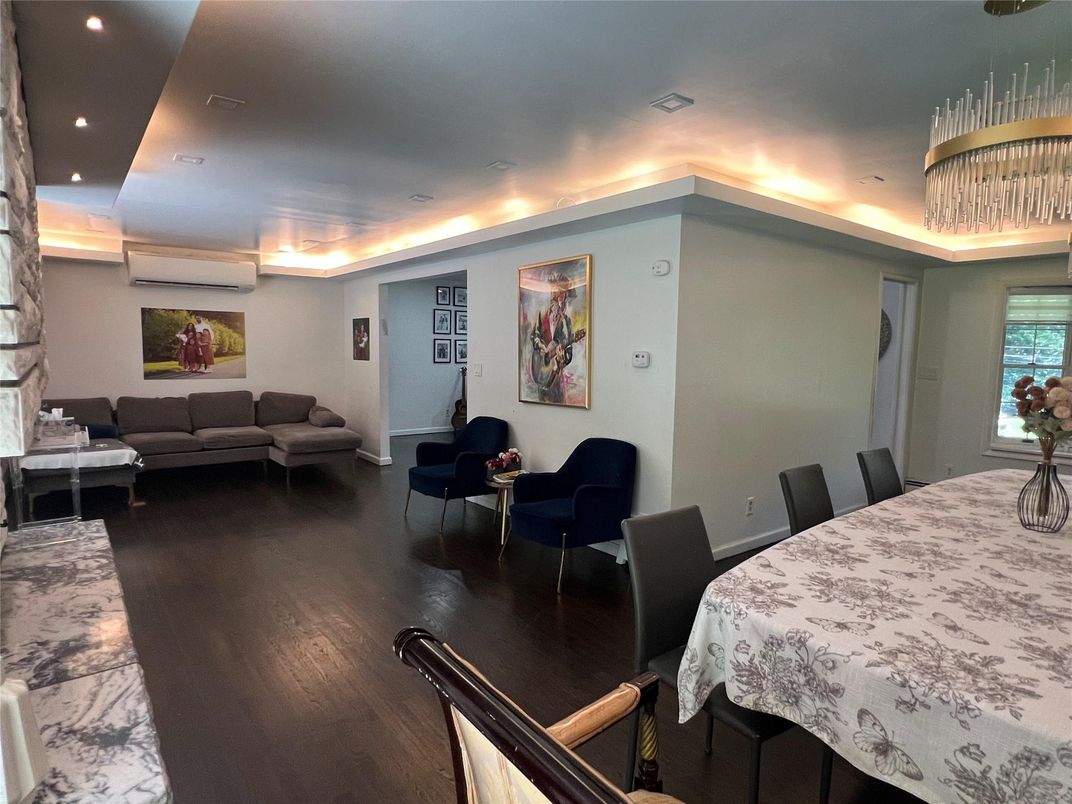 Dining room, Interior, Living room, Recessed Lighting, Wood Texture Flooring